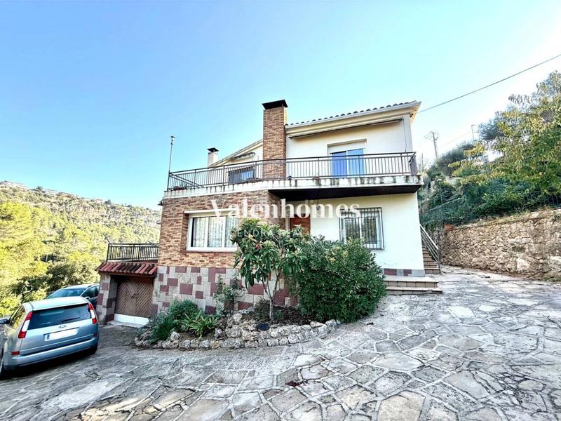 Foto 3bc93c1c-71c3-4000-b2d8-e85081b302f4. Haus mit heizung parking in Cervelló