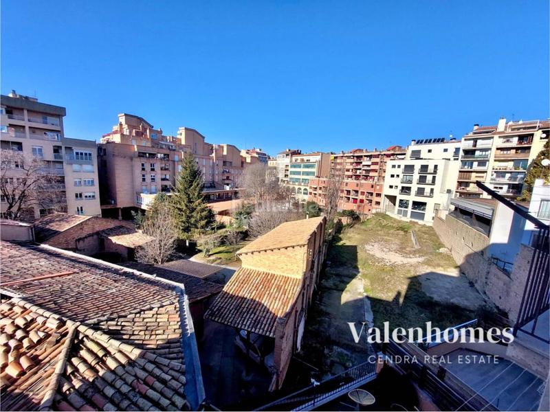 Foto 093c88b7-7ab0-4af7-948e-64eec5b7a7f3. Etagenwohnung mit heizung in Centre Vic