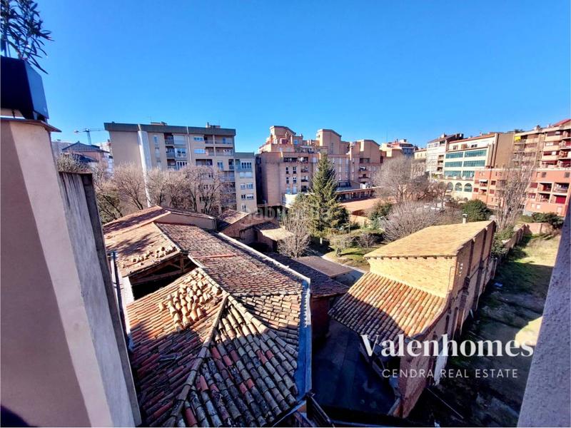 Foto 4bd9efd6-6773-4ede-b260-998f2942d5bc. Etagenwohnung mit heizung in Centre Vic