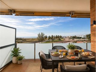 Pis a Les Salines-Pla de Sant Pere. Exclusivo piso en primera línea de mar con vistas panorámicas al