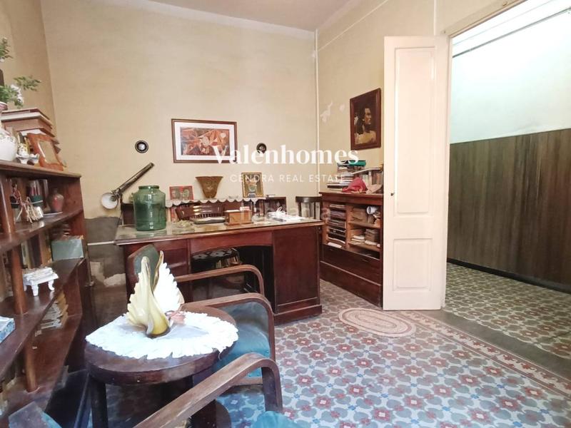 Foto b8422a36-cb74-459e-bc84-541fee91b884. Casa oportunidad única en pleno centro ! en Barri del Centre Terrassa