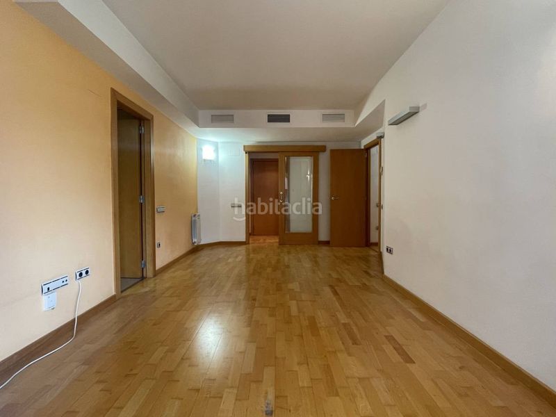 Foto 10f0165b-9896-47eb-afdf-4dde2d89de62. Flat with heating pool in Barri del Centre Terrassa