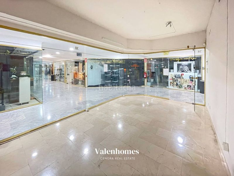 Foto df9edf9f-9bb3-4b82-b088-fac62f803af5. Local comercial a Dreta de l´Eixample Barcelona