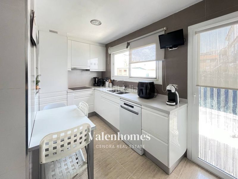 Foto 62ab9cdc-4bf9-4b54-a9b9-b3a343c646fd. Casa amb calefacció aparcament a Migjorn Reus