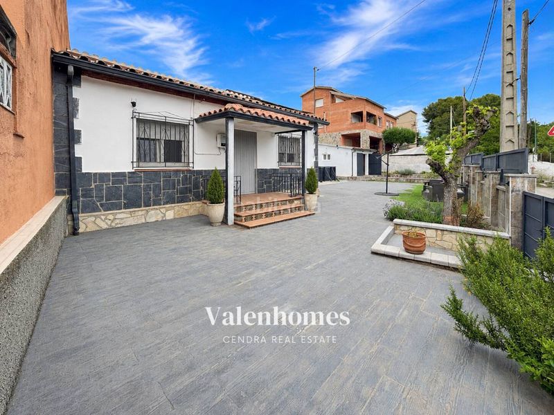 Foto 8dbe1eb5-ad3f-4969-95ec-9738e91e78be. Casa amb aparcament a Lliçà d´Amunt