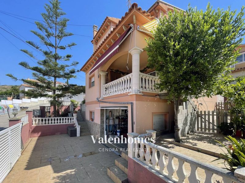 Foto d7518cad-e8f8-4ff0-ad4e-74016151ea22. Casa  en venta en roda de berà en Roda de Barà