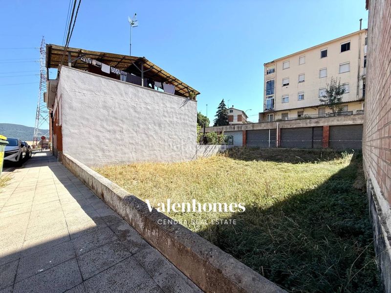 Foto 30ae559f-b203-4dab-899a-a17e1f5c25c5. Terreny residencial a Olot