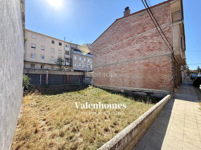 Foto 654ca785-dec3-45e5-a567-4ae841fd2530. Terreny residencial a Olot