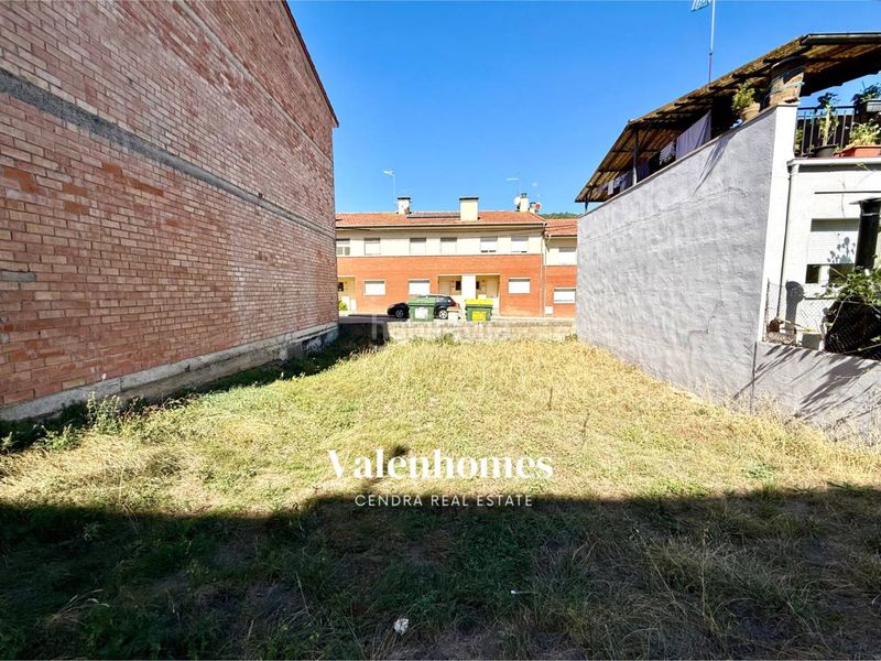 Foto df2d9af1-b25f-4591-aeb0-5201b7818103. Terreny residencial a Olot