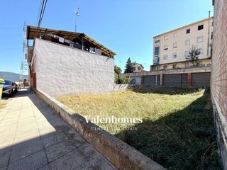 Terreny residencial a Olot. Terreno completamente llano en una zona residencial tranquila de