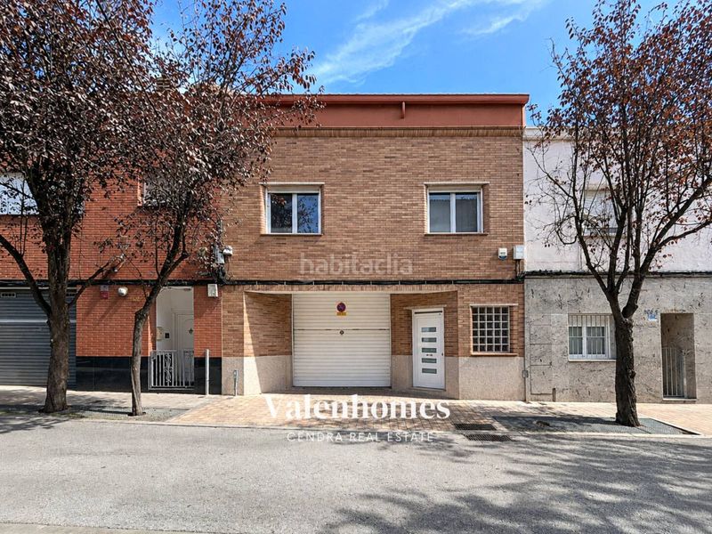 Foto dd3cef81-c2be-490c-b093-1af87169e2f3. Casa amb calefacció aparcament a Ca n'Anglada Terrassa