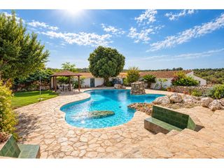 Chalet in Cala Galdana. Excepcional finca rústica en ferreries  menorca