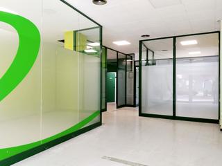 Rent Business premise in Carrer de tres torres 6. Local amb instal·lacions, ben situat, prop de l'estació de tren,