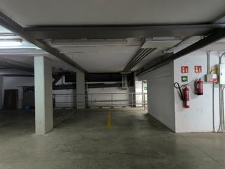 Parking coche en Centre. Plaça doble d'aparcament en planta baixa al centre