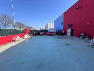 Capannone industriale  Camí del mig 39. Bona ubicació, bon equilibri nau - pati, propera accés a vies ra