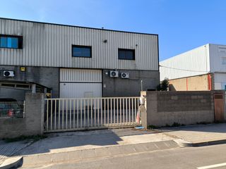 Miete Fabrikhalle  Carrer holanda. Nau ideal per a distribució - taller - producció - propera a acc