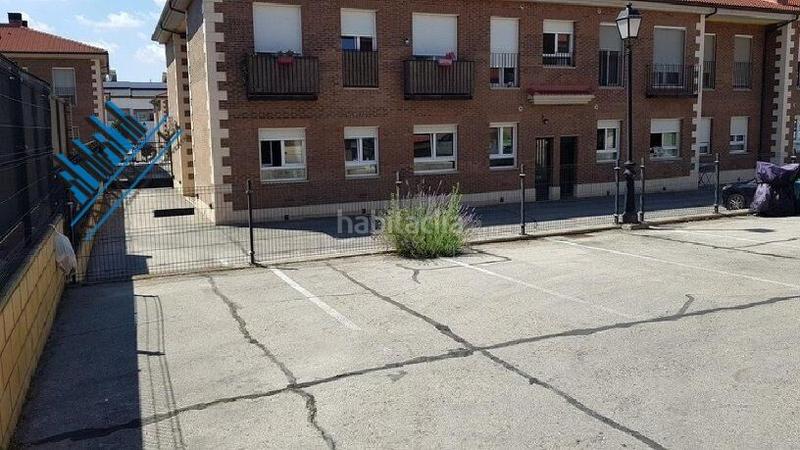 Foto 41e92f4f-3780-4e00-bae3-e4a54b79ba26. Parking coche raymu vende en Urb. Belvalle Meco