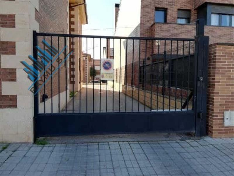 Foto c94bca63-c2ac-4319-9c80-fd1b9ae725bc. Parking coche raymu vende en Urb. Belvalle Meco