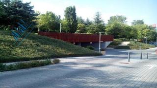 Aparcament cotxe a Zona Industrial. Raymu vende