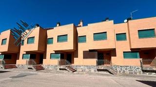 Casa aparellada en Hormigos. Raymu vende
