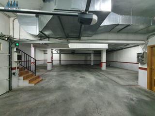 Aparcament cotxe a Velilla de San Antonio. Raymu vende