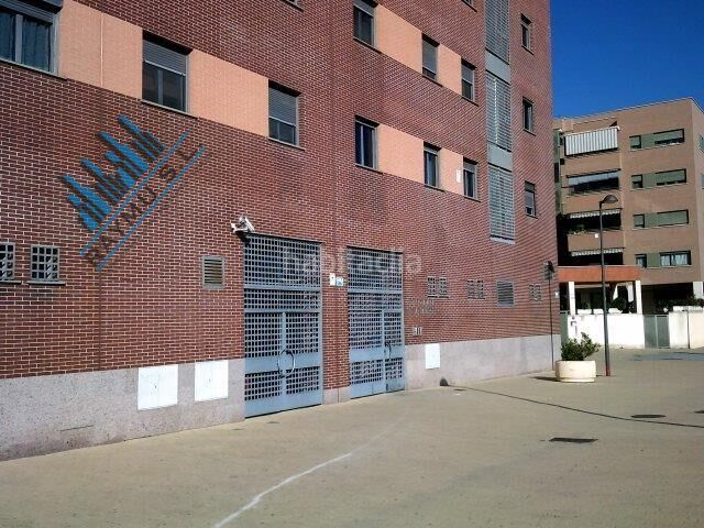 Foto b9466984-c7eb-4bc0-a192-81ce7d81ce49. Aparcament cotxe a El Bercial Getafe