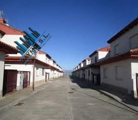Chalet  Calle mirasierra. Vivienda unifamiliar en lucillos toledo