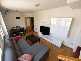 Duplex  Calle acacia. Espectacular dúplex en el centro de velilla de san antonio  2 pl