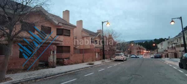 Foto 1ecb1929-fbd7-4f36-a53d-5f09bf6daf56. Edifici a Zona Nord Alcoi