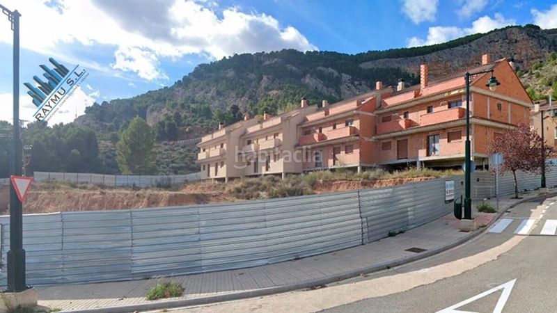 Foto aebf8af8-609f-4084-a3aa-89d3c255f97f. Edifici a Zona Nord Alcoi