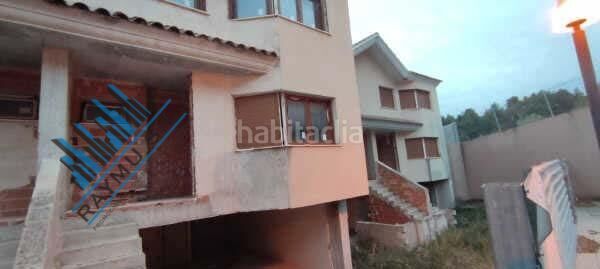 Foto d9d8758d-d530-4085-88ad-1a6c0fe40e93. Edifici a Zona Nord Alcoi