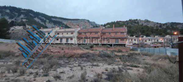 Foto ef9122a0-98b5-4271-b621-ad86feae91f6. Edifici a Zona Nord Alcoi