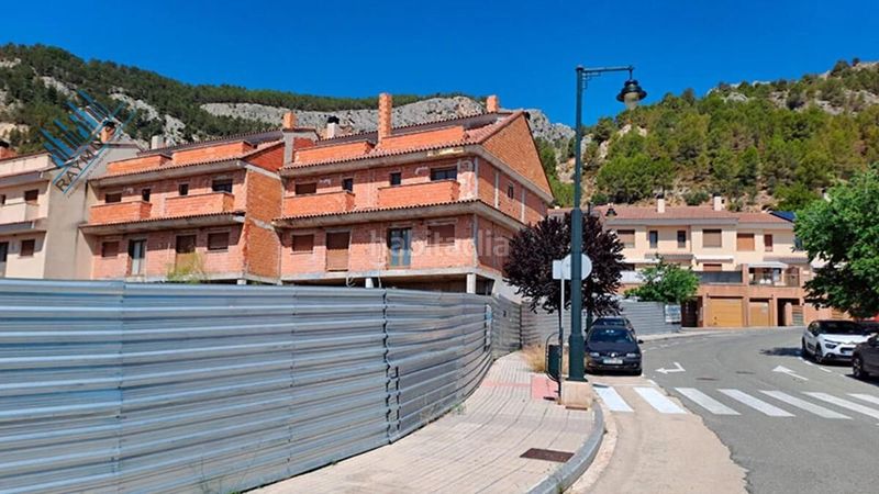 Foto f031fdef-1994-47bd-b16f-bfdf6d173979. Edifici a Zona Nord Alcoi