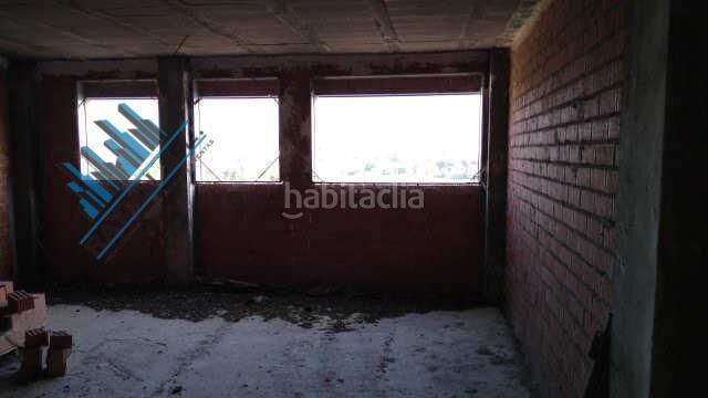 Foto a3287906-6438-42ea-ae72-cc18d6769d91. Edificio in Cadrete
