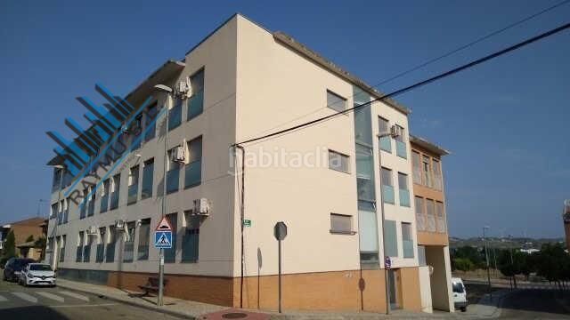 Foto ae9d3168-6f26-4e7d-b57e-6abcc8a6c2b7. Edificio in Cadrete
