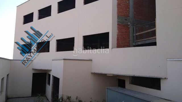 Foto f8b54a95-b0ef-4f4c-ab89-77384a944353. Edificio in Cadrete