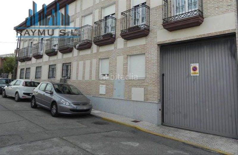 Foto 4c7a14eb-31e0-449f-9945-7109602d466e. Parking coche raymu vende en Álamo (El)