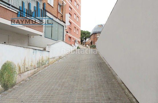 Foto 407f1a5d-c30a-44f2-b06f-c0164037c03b. Aparcament cotxe a Ciudad Universitaria Madrid