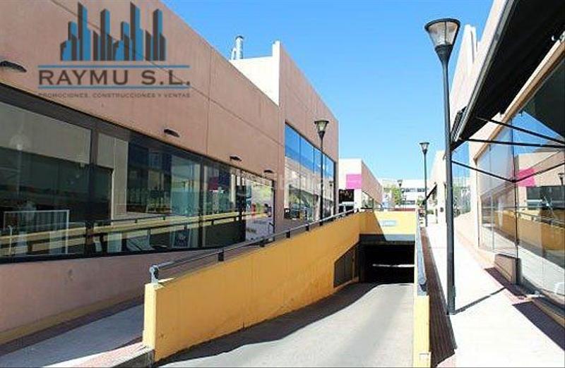 Foto ba056229-508b-4d46-92fb-ad1ee5b09873. Autoparkplatz in Europolis Rozas de Madrid (Las)