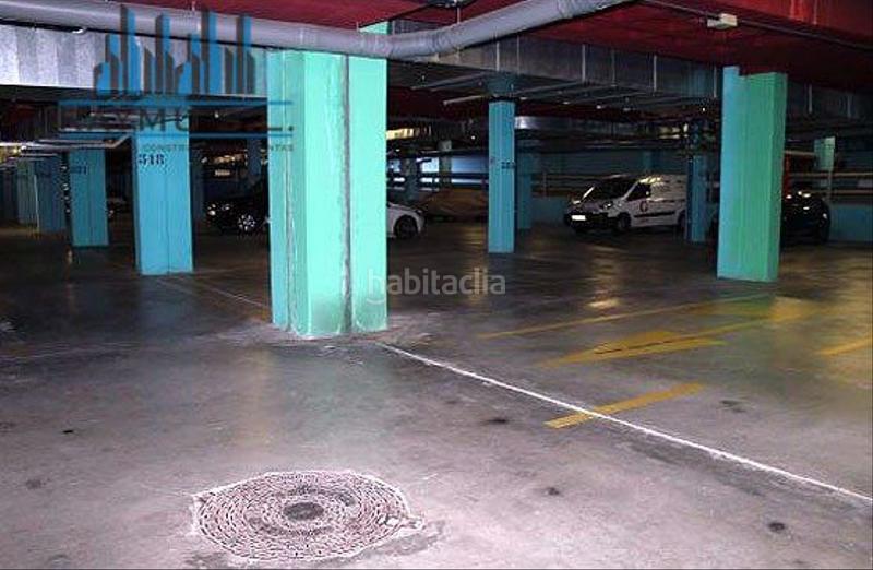 Foto c2dd2326-dc3c-4ce4-8fcf-9df4c8de1c8a. Autoparkplatz in Europolis Rozas de Madrid (Las)
