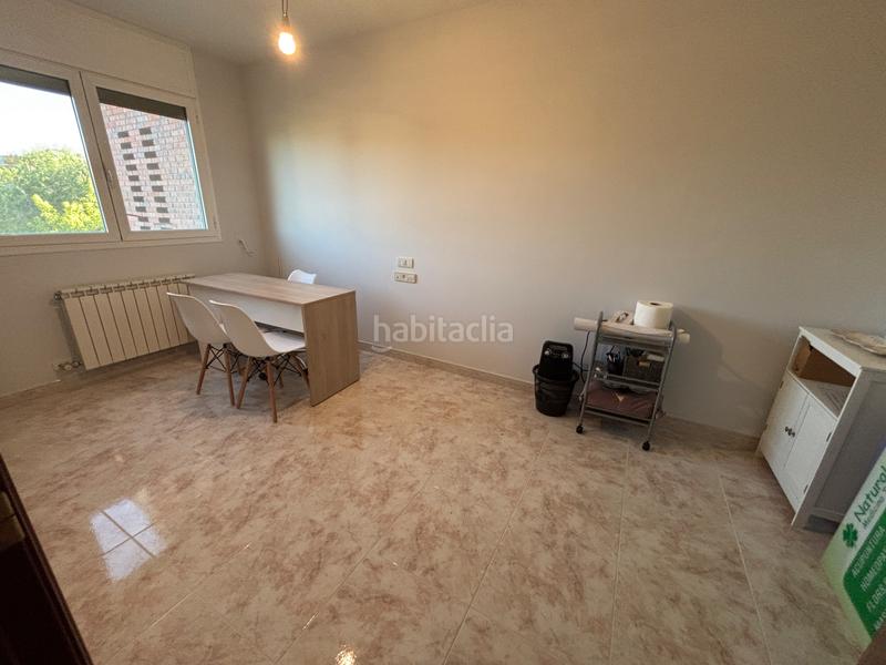 Foto 428be148-65cd-43b7-bbf6-9d8d9cea7b02. Chalet with heating parking in Ciutat Jardí Lleida