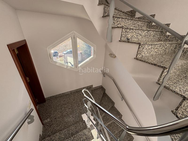 Foto 8d52f4f7-d3a8-4748-b48b-a71fd6a4d15a. Chalet with heating parking in Ciutat Jardí Lleida