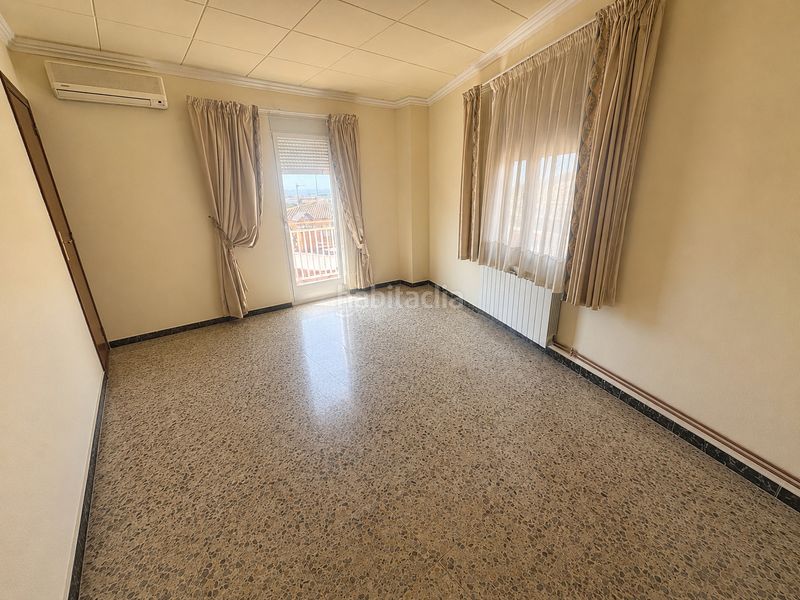 Foto edf1961d-8343-4b62-8cd9-bf7da33ba619. Casa con camino riscaldamento parcheggio in Alcoletge