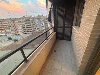 Lloguer Apartament  Plaça l'escorxador. Apt 1 habitacion con garaje