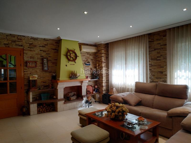 Foto 9735b548-3752-4eb3-8c73-223350d9e25d. Casa a schiera con riscaldamento parcheggio piscina in Plasencia