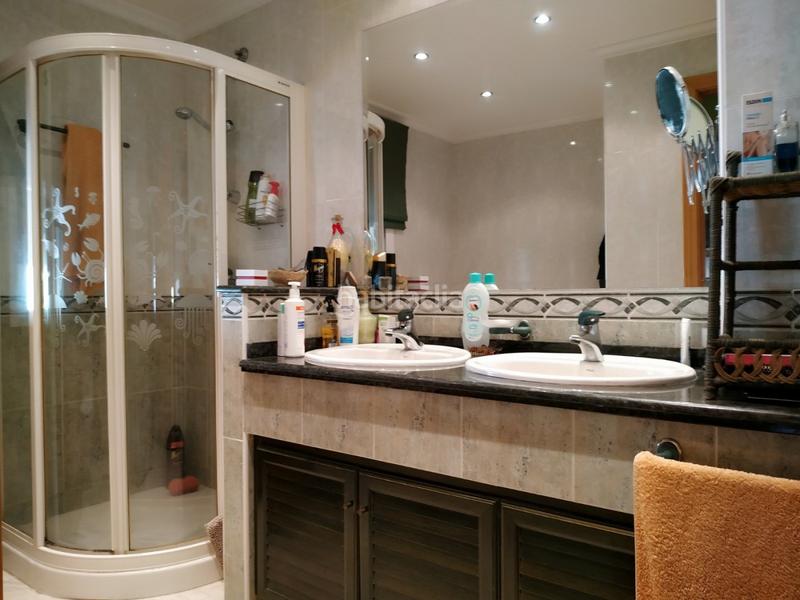 Foto cf1b7dba-e4c6-4e2a-9d13-461f89cbe009. Casa a schiera con riscaldamento parcheggio piscina in Plasencia