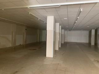 Location Local commercial  Calle santa elena. Local en calle santa elena