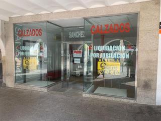 Location Local commercial  Plaza mayor. Local en la plaza  mayor