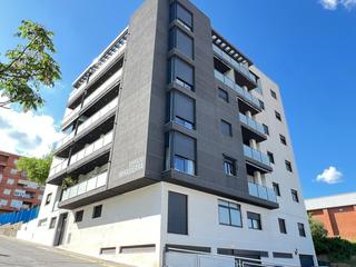 Piso  Calle eladio mozas santamera. Piso moderno en miravalle con garaje, trastero y excelentes cali