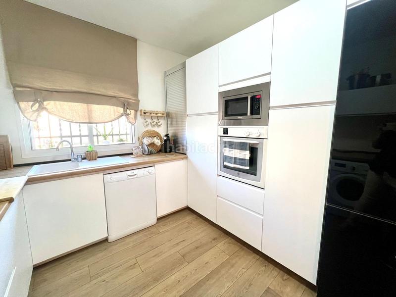 Foto 0c348550-c21b-485a-bc02-918744eb31de. Reihenhaus mit heizung parking in Los Pinos - El Pilar Plasencia